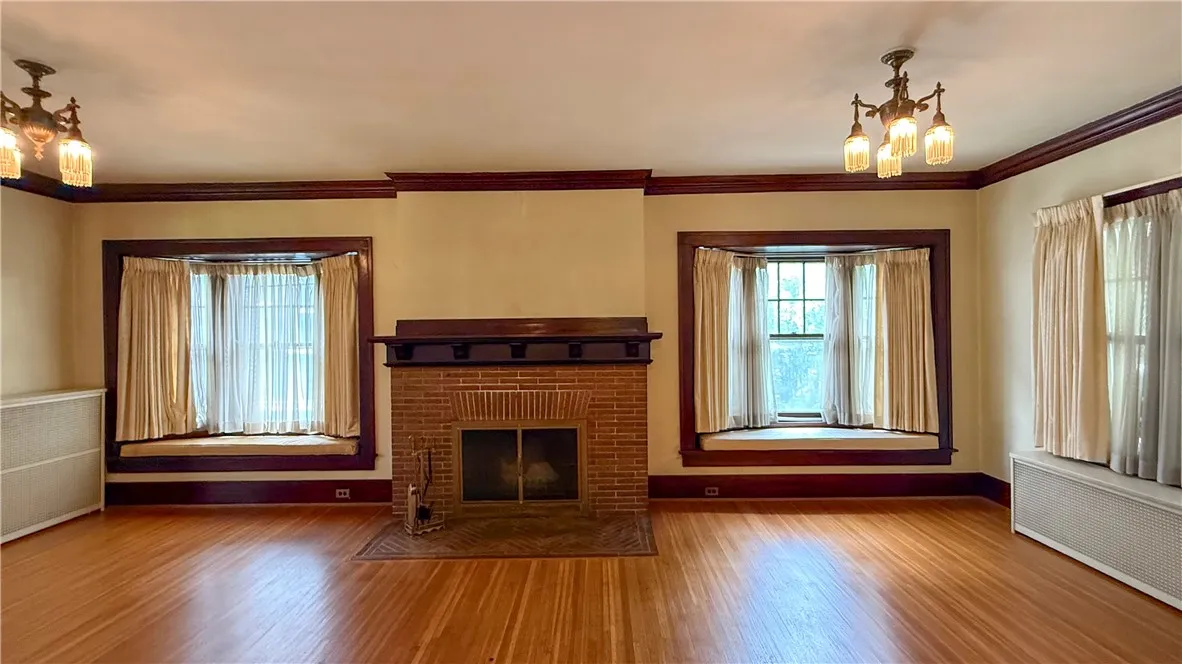 276 Seneca Parkway, Rochester, New York 14613, Rochester, New York 14613, 4 Bedrooms Bedrooms, 12 Rooms Rooms,1 BathroomBathrooms,Residential,For Sale,276 Seneca Parkway, Rochester, New York 14613,R1621251