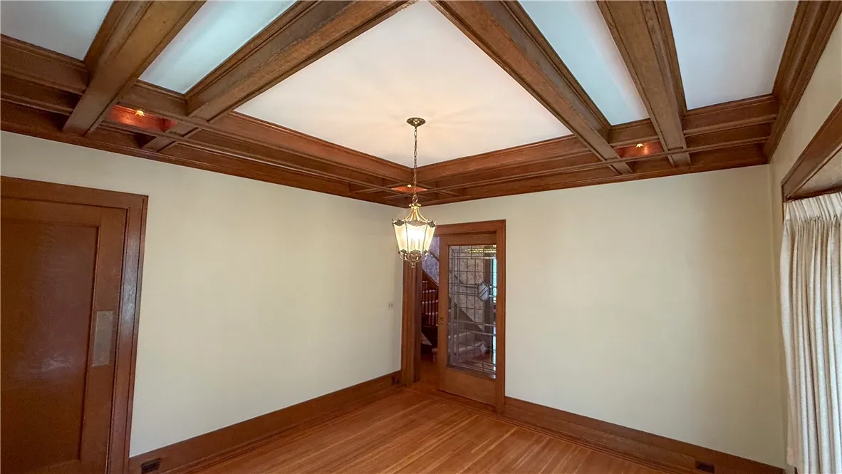 276 Seneca Parkway, Rochester, New York 14613, Rochester, New York 14613, 4 Bedrooms Bedrooms, 12 Rooms Rooms,1 BathroomBathrooms,Residential,For Sale,276 Seneca Parkway, Rochester, New York 14613,R1621251