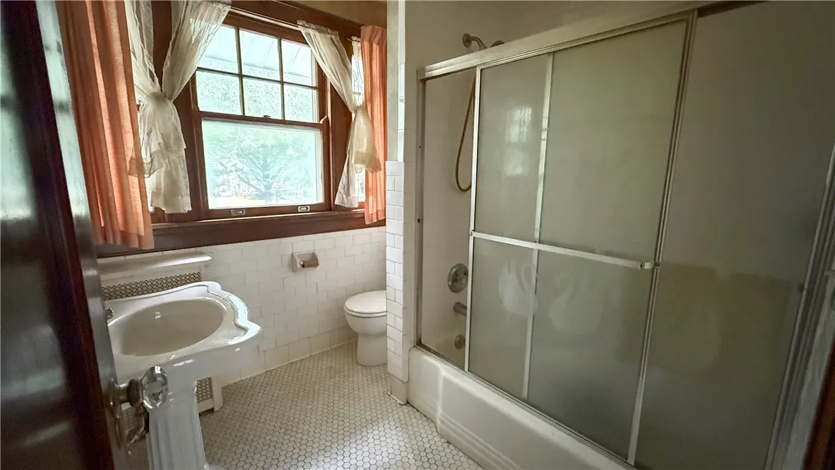 276 Seneca Parkway, Rochester, New York 14613, Rochester, New York 14613, 4 Bedrooms Bedrooms, 12 Rooms Rooms,1 BathroomBathrooms,Residential,For Sale,276 Seneca Parkway, Rochester, New York 14613,R1621251