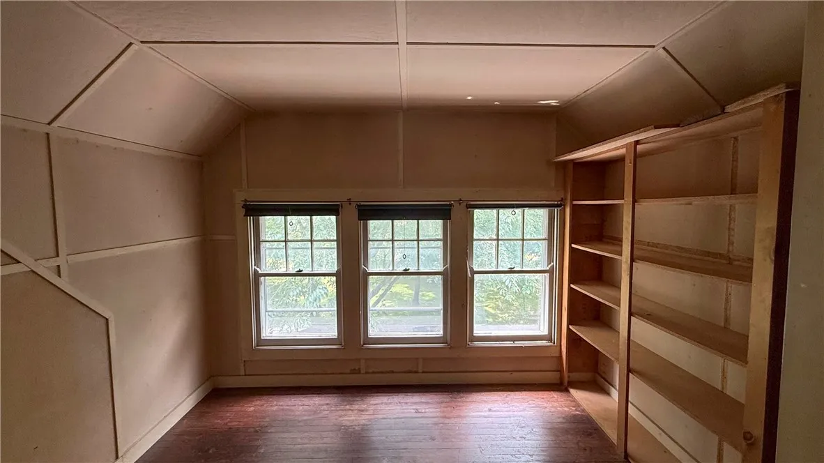 276 Seneca Parkway, Rochester, New York 14613, Rochester, New York 14613, 4 Bedrooms Bedrooms, 12 Rooms Rooms,1 BathroomBathrooms,Residential,For Sale,276 Seneca Parkway, Rochester, New York 14613,R1621251
