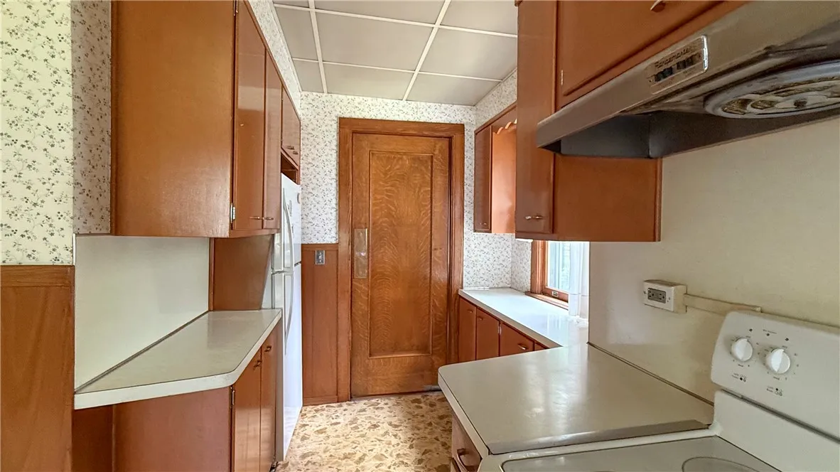 276 Seneca Parkway, Rochester, New York 14613, Rochester, New York 14613, 4 Bedrooms Bedrooms, 12 Rooms Rooms,1 BathroomBathrooms,Residential,For Sale,276 Seneca Parkway, Rochester, New York 14613,R1621251