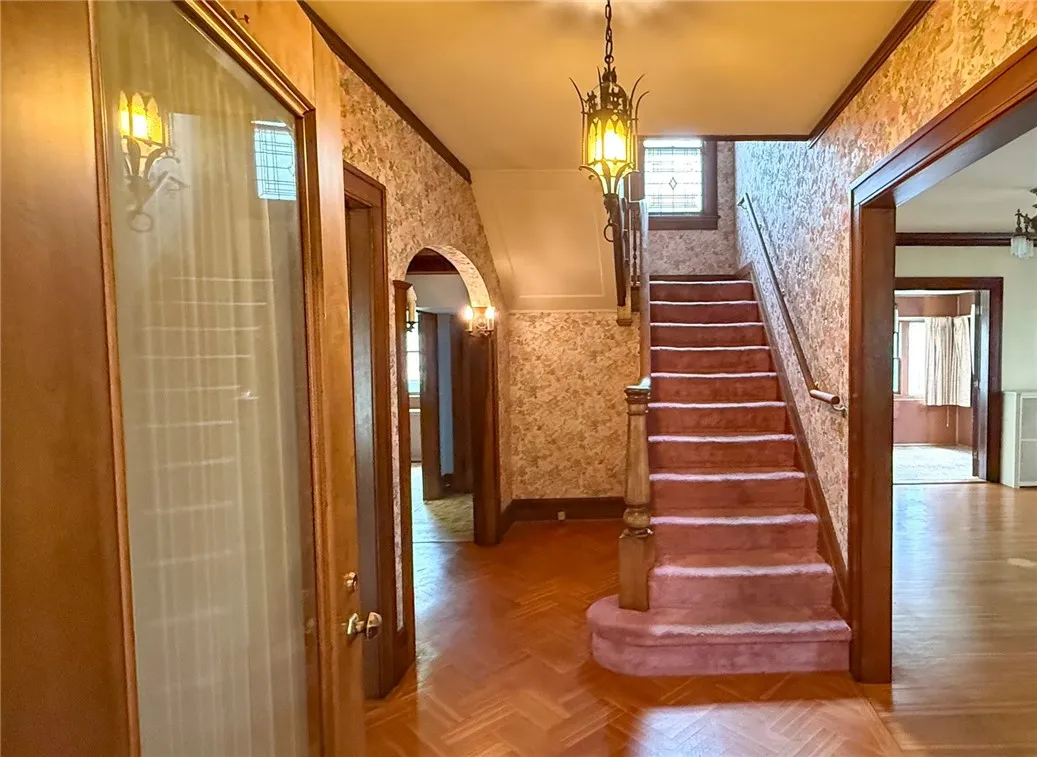 276 Seneca Parkway, Rochester, New York 14613, Rochester, New York 14613, 4 Bedrooms Bedrooms, 12 Rooms Rooms,1 BathroomBathrooms,Residential,For Sale,276 Seneca Parkway, Rochester, New York 14613,R1621251