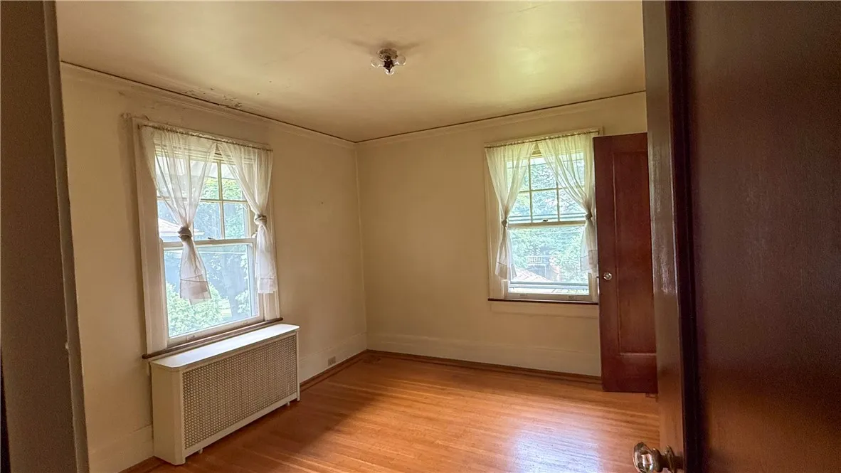 276 Seneca Parkway, Rochester, New York 14613, Rochester, New York 14613, 4 Bedrooms Bedrooms, 12 Rooms Rooms,1 BathroomBathrooms,Residential,For Sale,276 Seneca Parkway, Rochester, New York 14613,R1621251