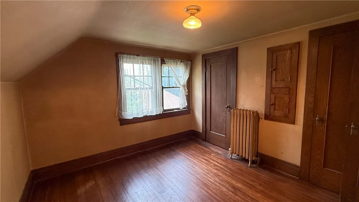 276 Seneca Parkway, Rochester, New York 14613, Rochester, New York 14613, 4 Bedrooms Bedrooms, 12 Rooms Rooms,1 BathroomBathrooms,Residential,For Sale,276 Seneca Parkway, Rochester, New York 14613,R1621251