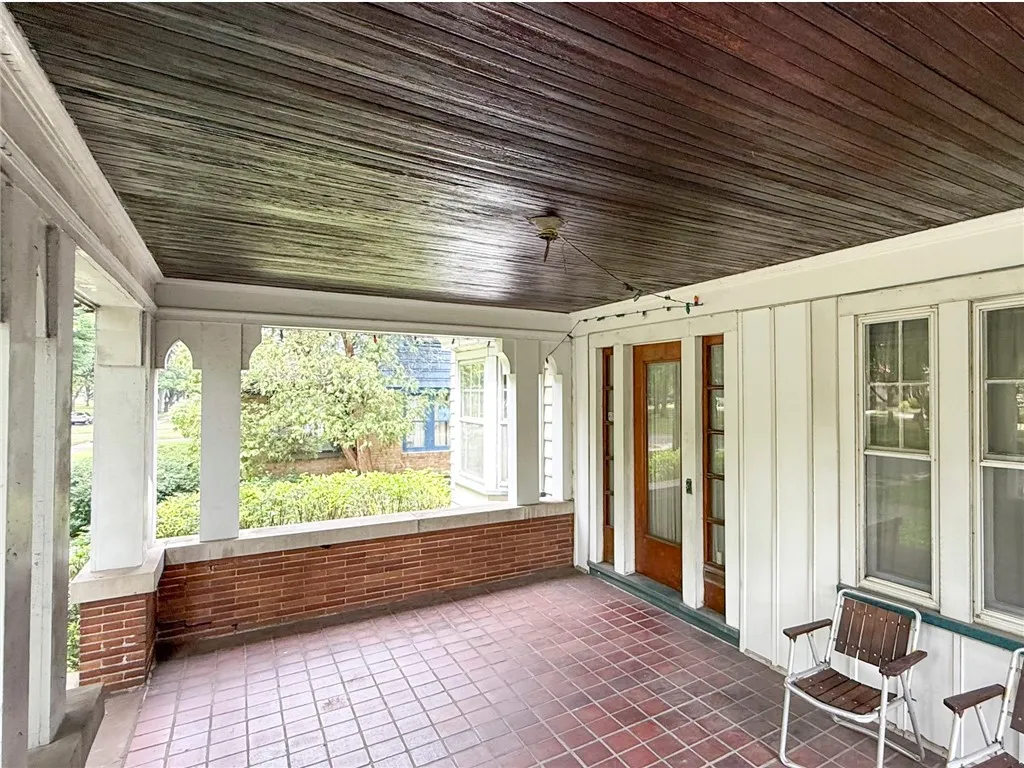 276 Seneca Parkway, Rochester, New York 14613, Rochester, New York 14613, 4 Bedrooms Bedrooms, 12 Rooms Rooms,1 BathroomBathrooms,Residential,For Sale,276 Seneca Parkway, Rochester, New York 14613,R1621251