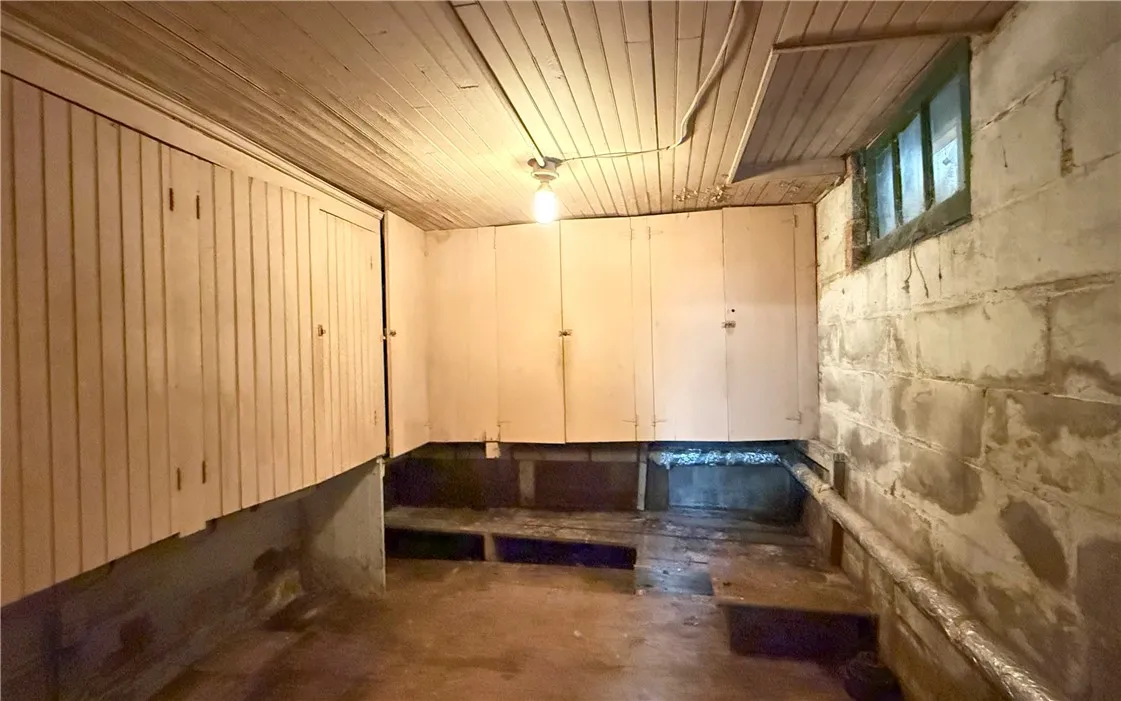 276 Seneca Parkway, Rochester, New York 14613, Rochester, New York 14613, 4 Bedrooms Bedrooms, 12 Rooms Rooms,1 BathroomBathrooms,Residential,For Sale,276 Seneca Parkway, Rochester, New York 14613,R1621251