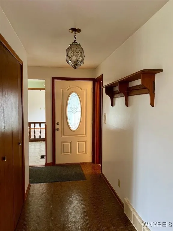 1296 Greenbrier Lane, North Tonawanda, New York 14, North Tonawanda, New York 14120, 3 Bedrooms Bedrooms, 7 Rooms Rooms,2 BathroomsBathrooms,Residential,For Sale,1296 Greenbrier Lane, North Tonawanda, New York 14,B1621467