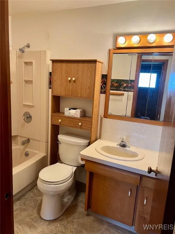 1296 Greenbrier Lane, North Tonawanda, New York 14, North Tonawanda, New York 14120, 3 Bedrooms Bedrooms, 7 Rooms Rooms,2 BathroomsBathrooms,Residential,For Sale,1296 Greenbrier Lane, North Tonawanda, New York 14,B1621467