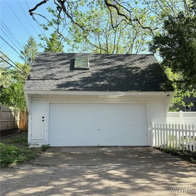 77 Ashland Avenue, Buffalo, New York 14222, Buffalo, New York 14222, 3 Bedrooms Bedrooms, 6 Rooms Rooms,2 BathroomsBathrooms,Residential Lease,For Rent,77 Ashland Avenue, Buffalo, New York 14222,B1621274