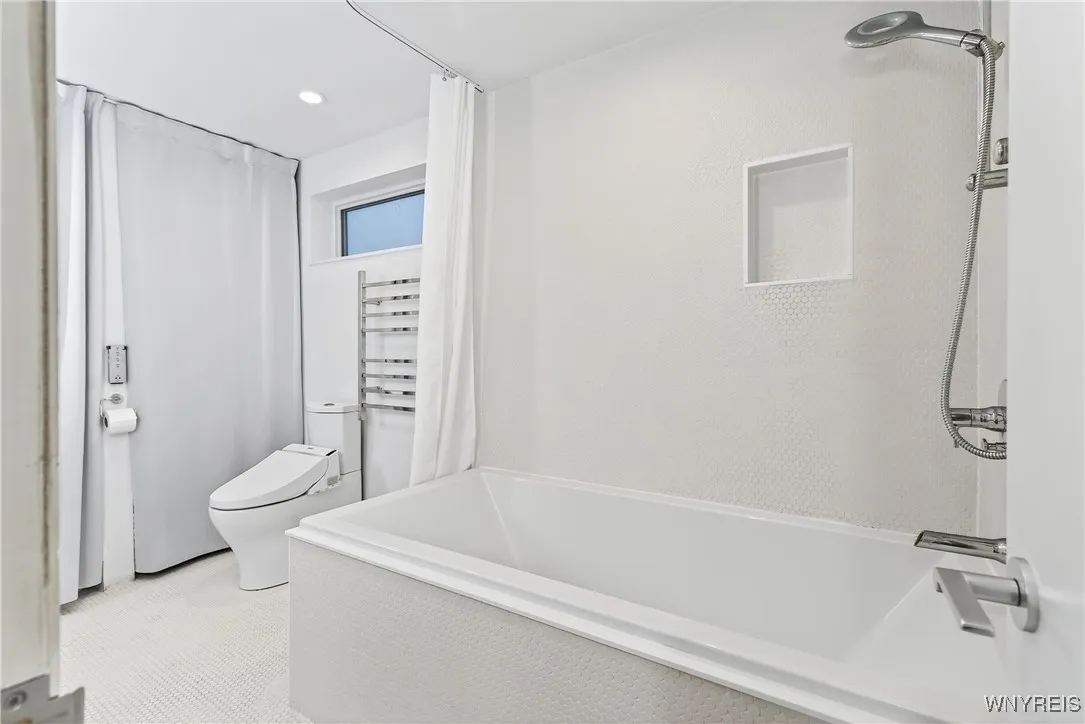 77 Ashland Avenue, Buffalo, New York 14222, Buffalo, New York 14222, 3 Bedrooms Bedrooms, 6 Rooms Rooms,2 BathroomsBathrooms,Residential Lease,For Rent,77 Ashland Avenue, Buffalo, New York 14222,B1621274
