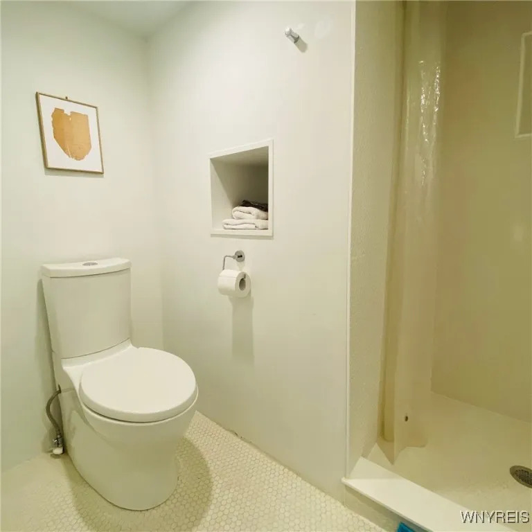 77 Ashland Avenue, Buffalo, New York 14222, Buffalo, New York 14222, 3 Bedrooms Bedrooms, 6 Rooms Rooms,2 BathroomsBathrooms,Residential Lease,For Rent,77 Ashland Avenue, Buffalo, New York 14222,B1621274