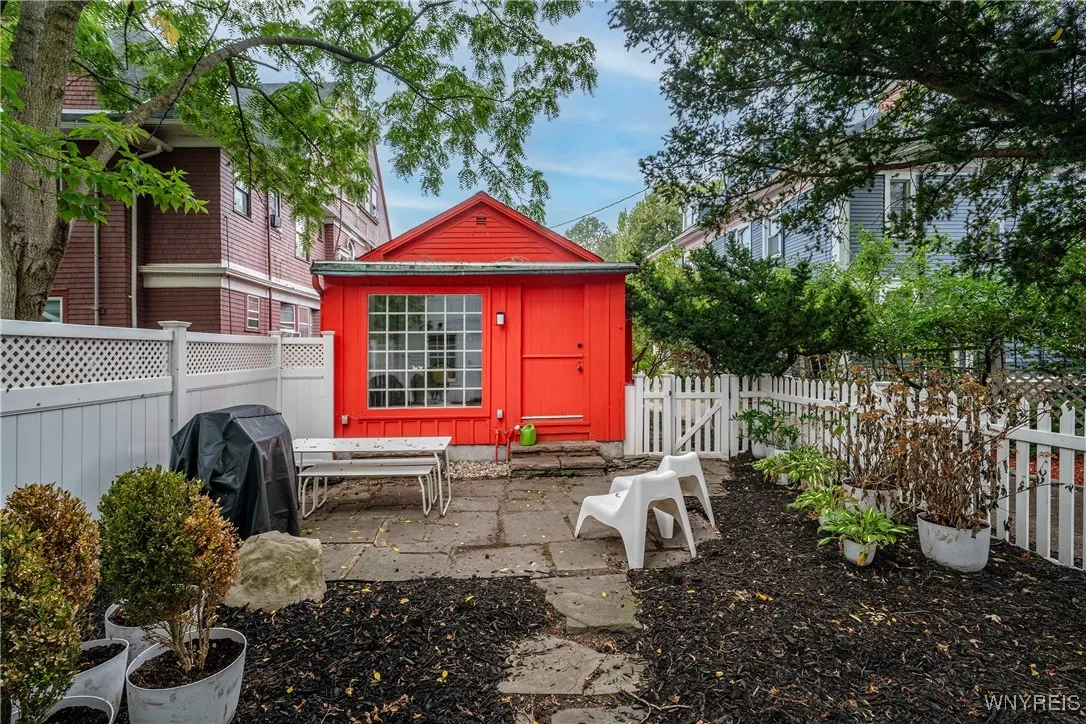 77 Ashland Avenue, Buffalo, New York 14222, Buffalo, New York 14222, 3 Bedrooms Bedrooms, 6 Rooms Rooms,2 BathroomsBathrooms,Residential Lease,For Rent,77 Ashland Avenue, Buffalo, New York 14222,B1621274