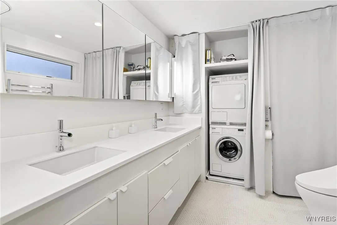 77 Ashland Avenue, Buffalo, New York 14222, Buffalo, New York 14222, 3 Bedrooms Bedrooms, 6 Rooms Rooms,2 BathroomsBathrooms,Residential Lease,For Rent,77 Ashland Avenue, Buffalo, New York 14222,B1621274
