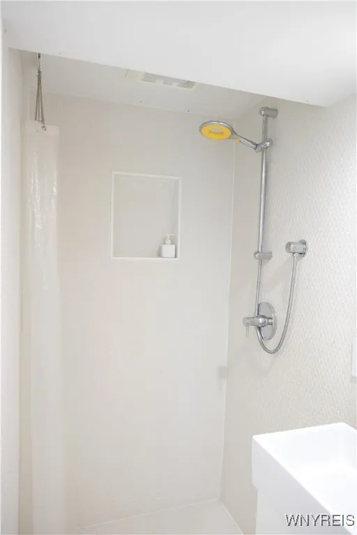77 Ashland Avenue, Buffalo, New York 14222, Buffalo, New York 14222, 3 Bedrooms Bedrooms, 6 Rooms Rooms,2 BathroomsBathrooms,Residential Lease,For Rent,77 Ashland Avenue, Buffalo, New York 14222,B1621274