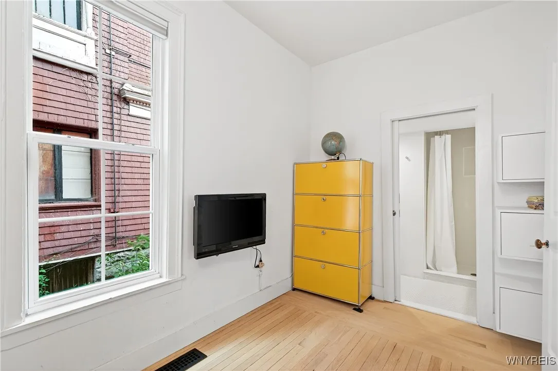 77 Ashland Avenue, Buffalo, New York 14222, Buffalo, New York 14222, 3 Bedrooms Bedrooms, 6 Rooms Rooms,2 BathroomsBathrooms,Residential Lease,For Rent,77 Ashland Avenue, Buffalo, New York 14222,B1621274