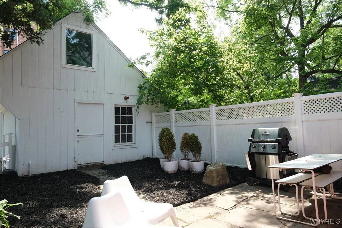 77 Ashland Avenue, Buffalo, New York 14222, Buffalo, New York 14222, 3 Bedrooms Bedrooms, 6 Rooms Rooms,2 BathroomsBathrooms,Residential Lease,For Rent,77 Ashland Avenue, Buffalo, New York 14222,B1621274