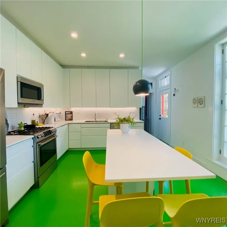 77 Ashland Avenue, Buffalo, New York 14222, Buffalo, New York 14222, 3 Bedrooms Bedrooms, 6 Rooms Rooms,2 BathroomsBathrooms,Residential Lease,For Rent,77 Ashland Avenue, Buffalo, New York 14222,B1621274