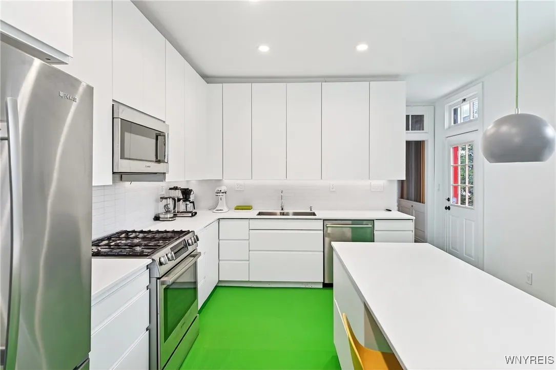 77 Ashland Avenue, Buffalo, New York 14222, Buffalo, New York 14222, 3 Bedrooms Bedrooms, 6 Rooms Rooms,2 BathroomsBathrooms,Residential Lease,For Rent,77 Ashland Avenue, Buffalo, New York 14222,B1621274