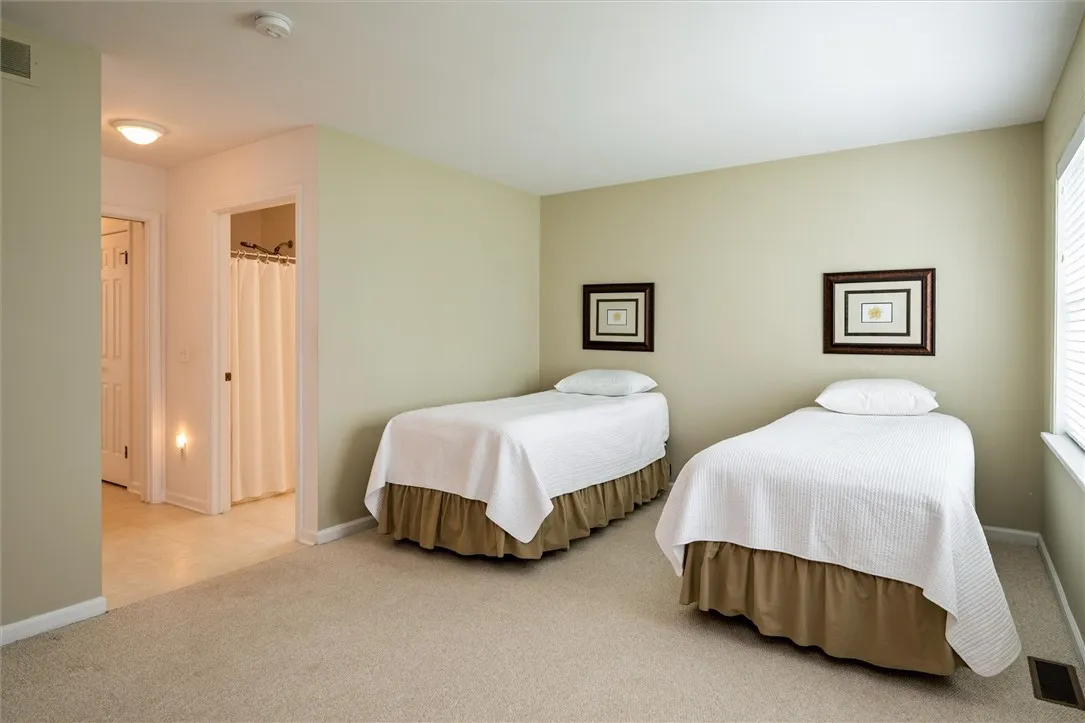 13 College Greene Drive, Chili, New York 14514, Chili, New York 14514, 2 Bedrooms Bedrooms, 4 Rooms Rooms,2 BathroomsBathrooms,Residential,For Sale,13 College Greene Drive, Chili, New York 14514,R1620337