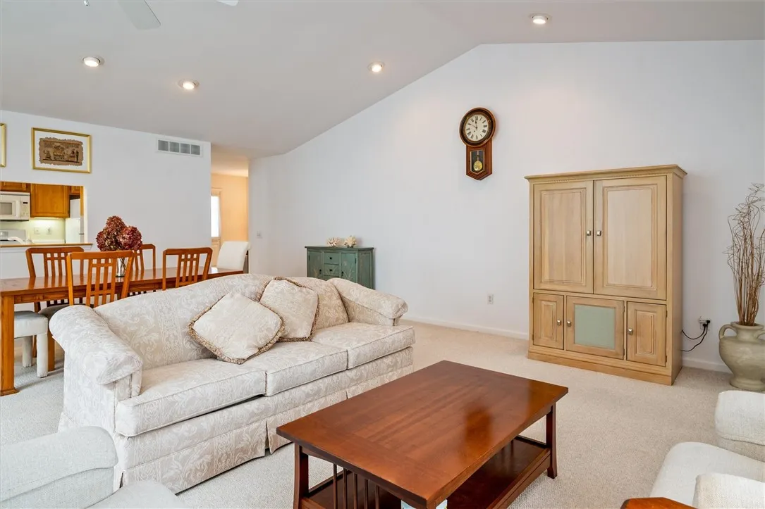 13 College Greene Drive, Chili, New York 14514, Chili, New York 14514, 2 Bedrooms Bedrooms, 4 Rooms Rooms,2 BathroomsBathrooms,Residential,For Sale,13 College Greene Drive, Chili, New York 14514,R1620337