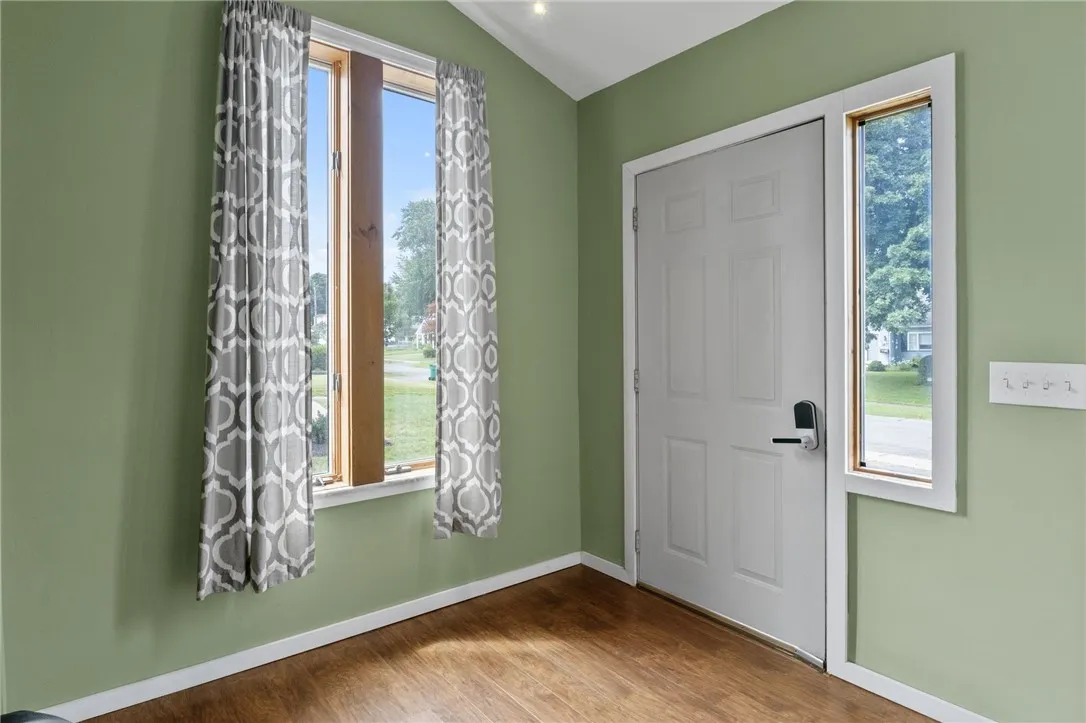174 Frontenac Heights Avenue, Irondequoit, New Yor, Irondequoit, New York 14617, 2 Bedrooms Bedrooms, 5 Rooms Rooms,1 BathroomBathrooms,Residential,For Sale,174 Frontenac Heights Avenue, Irondequoit, New Yor,R1621345