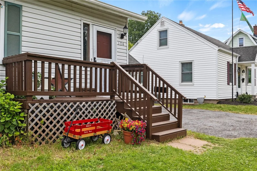 174 Frontenac Heights Avenue, Irondequoit, New Yor, Irondequoit, New York 14617, 2 Bedrooms Bedrooms, 5 Rooms Rooms,1 BathroomBathrooms,Residential,For Sale,174 Frontenac Heights Avenue, Irondequoit, New Yor,R1621345