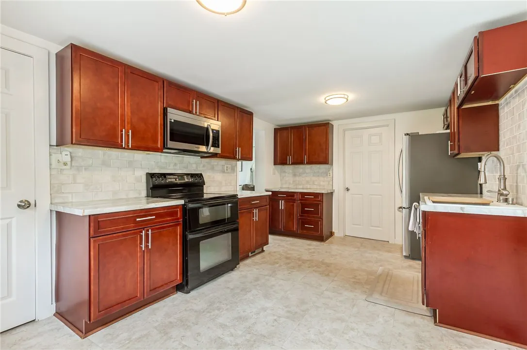 1948 Five Mile Line Rd Road, Penfield, New York 14, Penfield, New York 14526, 2 Bedrooms Bedrooms, 5 Rooms Rooms,1 BathroomBathrooms,Residential,Closed,1948 Five Mile Line Rd Road, Penfield, New York 14,0,R1621496