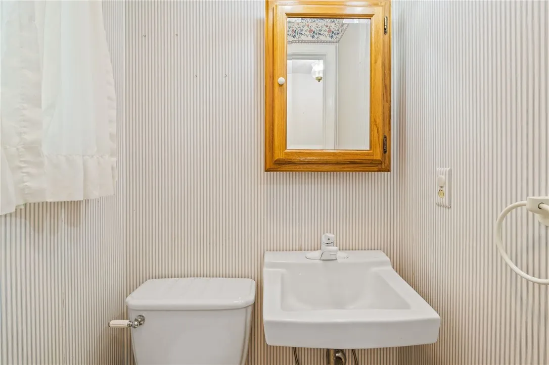 24 Bucklebury Hill, Perinton, New York 14450, Perinton, New York 14450, 3 Bedrooms Bedrooms, 6 Rooms Rooms,1 BathroomBathrooms,Residential,For Sale,24 Bucklebury Hill, Perinton, New York 14450,R1619753