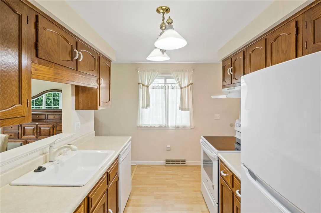 24 Bucklebury Hill, Perinton, New York 14450, Perinton, New York 14450, 3 Bedrooms Bedrooms, 6 Rooms Rooms,1 BathroomBathrooms,Residential,For Sale,24 Bucklebury Hill, Perinton, New York 14450,R1619753