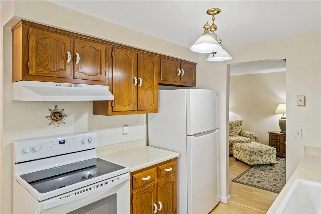 24 Bucklebury Hill, Perinton, New York 14450, Perinton, New York 14450, 3 Bedrooms Bedrooms, 6 Rooms Rooms,1 BathroomBathrooms,Residential,For Sale,24 Bucklebury Hill, Perinton, New York 14450,R1619753