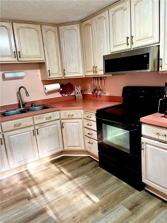 9 Thistlewood Lane, Ogden, New York 14559, Ogden, New York 14559, 3 Bedrooms Bedrooms, 7 Rooms Rooms,2 BathroomsBathrooms,Residential,For Sale,9 Thistlewood Lane, Ogden, New York 14559,R1621308
