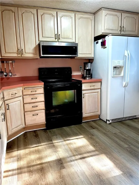 9 Thistlewood Lane, Ogden, New York 14559, Ogden, New York 14559, 3 Bedrooms Bedrooms, 7 Rooms Rooms,2 BathroomsBathrooms,Residential,For Sale,9 Thistlewood Lane, Ogden, New York 14559,R1621308