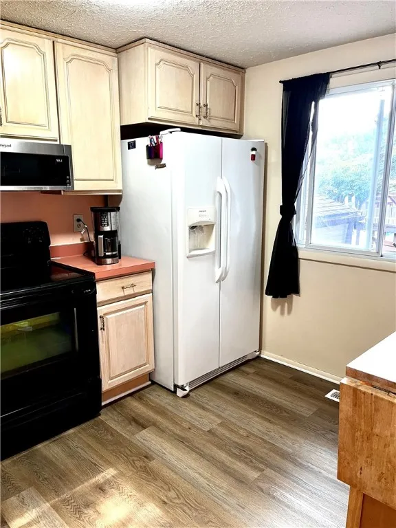 9 Thistlewood Lane, Ogden, New York 14559, Ogden, New York 14559, 3 Bedrooms Bedrooms, 7 Rooms Rooms,2 BathroomsBathrooms,Residential,For Sale,9 Thistlewood Lane, Ogden, New York 14559,R1621308