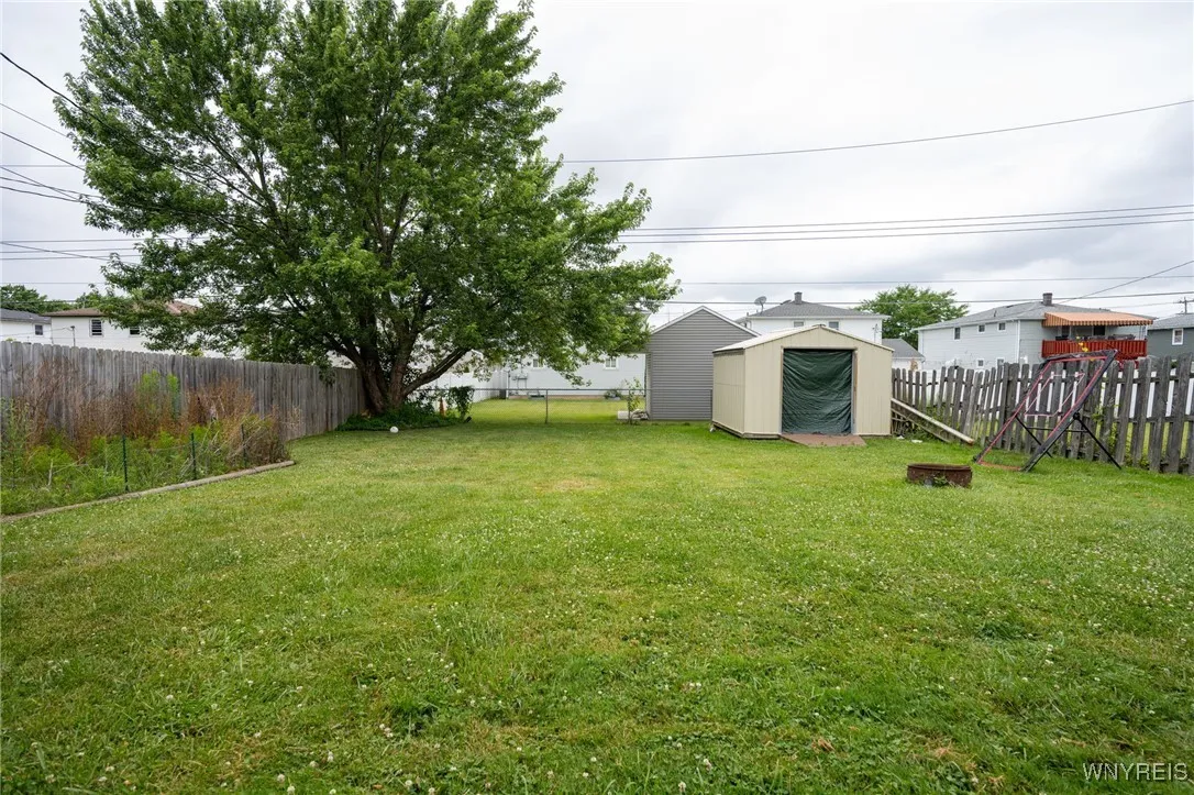 74 Lemans Drive, Cheektowaga, New York 14043, Cheektowaga, New York 14043, 6 Bedrooms Bedrooms, ,2 BathroomsBathrooms,Residential,For Sale,74 Lemans Drive, Cheektowaga, New York 14043,B1620910