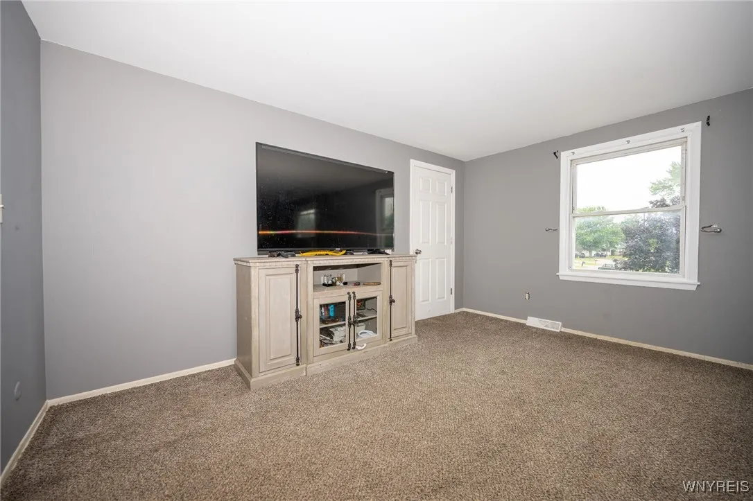 Upper Livingroom has fresh paint