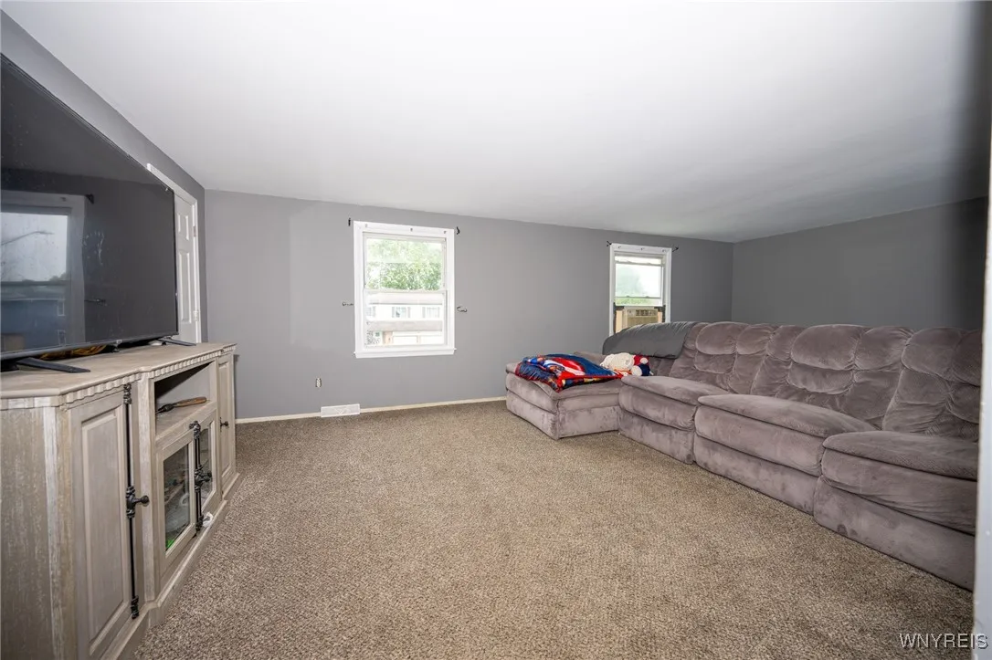 Upper livingroom