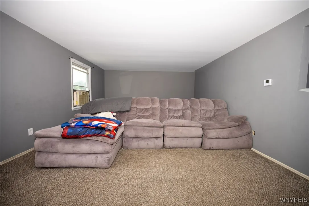 Upper Livingroom is a little bit larger than lower.