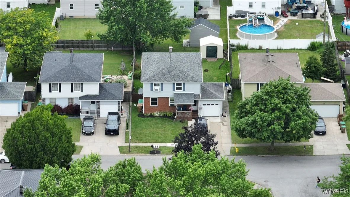 74 Lemans Drive, Cheektowaga, New York 14043, Cheektowaga, New York 14043, 6 Bedrooms Bedrooms, ,2 BathroomsBathrooms,Residential,For Sale,74 Lemans Drive, Cheektowaga, New York 14043,B1620910