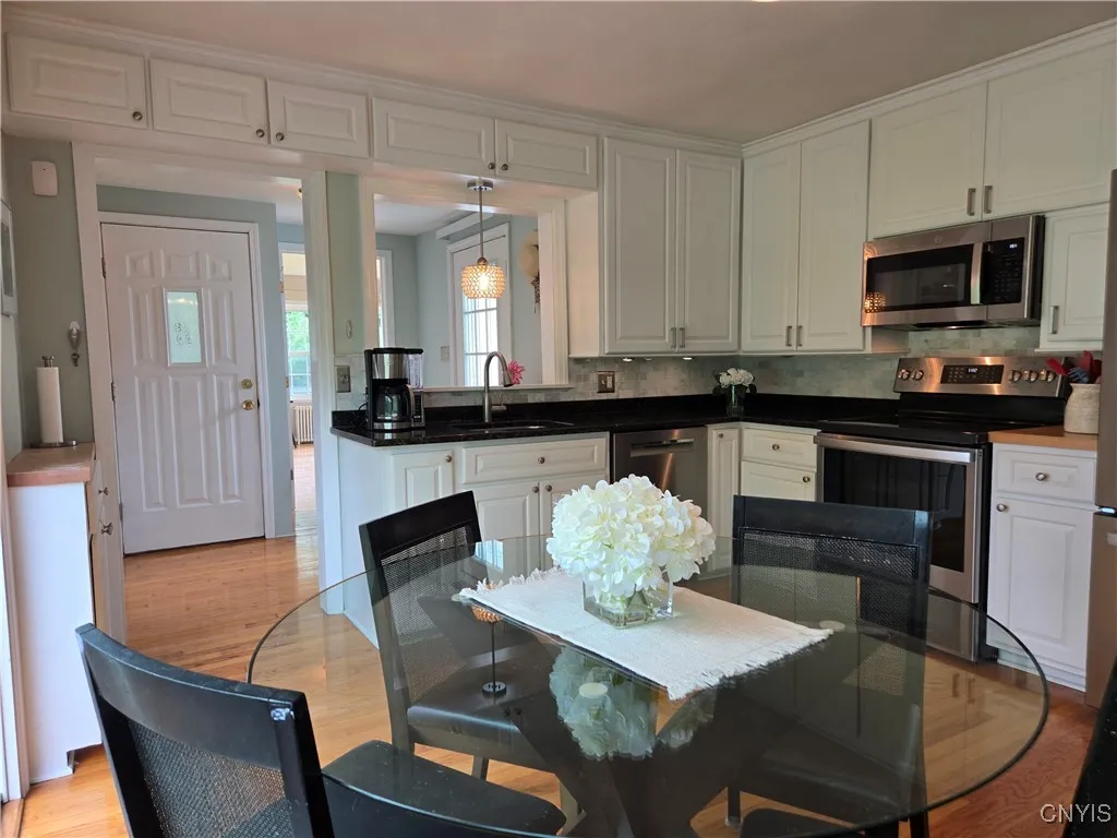 Beautiful new granite countertops & cabinets.