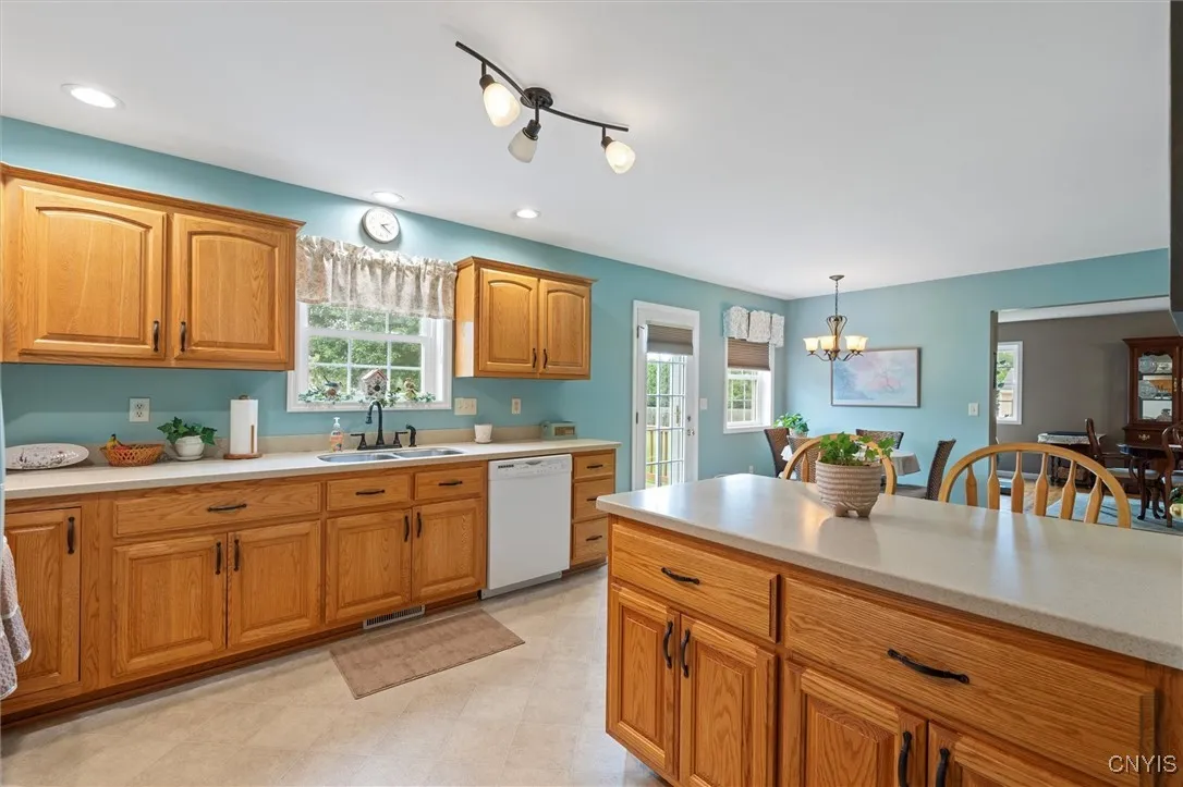 135 Hunt Valley Road, Oneida, New York 13421, Oneida, New York 13421, 3 Bedrooms Bedrooms, 6 Rooms Rooms,2 BathroomsBathrooms,Residential,For Sale,135 Hunt Valley Road, Oneida, New York 13421,S1621408
