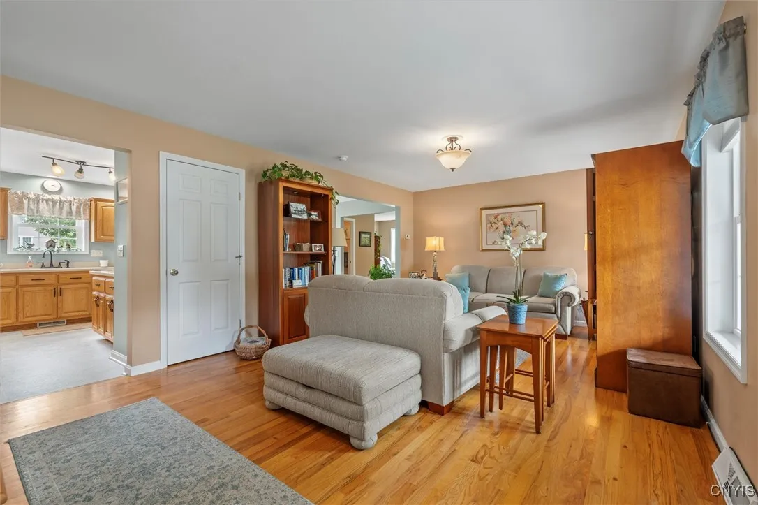 135 Hunt Valley Road, Oneida, New York 13421, Oneida, New York 13421, 3 Bedrooms Bedrooms, 6 Rooms Rooms,2 BathroomsBathrooms,Residential,For Sale,135 Hunt Valley Road, Oneida, New York 13421,S1621408