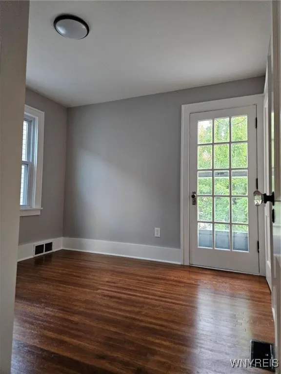 47 Nassau Avenue, Tonawanda, New York 14217, Tonawanda, New York 14217, 3 Bedrooms Bedrooms, 8 Rooms Rooms,1 BathroomBathrooms,Residential,For Sale,47 Nassau Avenue, Tonawanda, New York 14217,B1621510