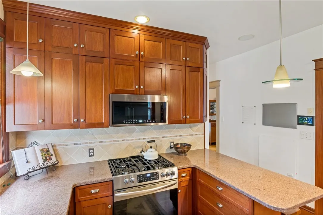 160 Brunswick Street, Rochester, New York 14607, Rochester, New York 14607, 5 Bedrooms Bedrooms, 10 Rooms Rooms,3 BathroomsBathrooms,Residential,For Sale,160 Brunswick Street, Rochester, New York 14607,R1618637