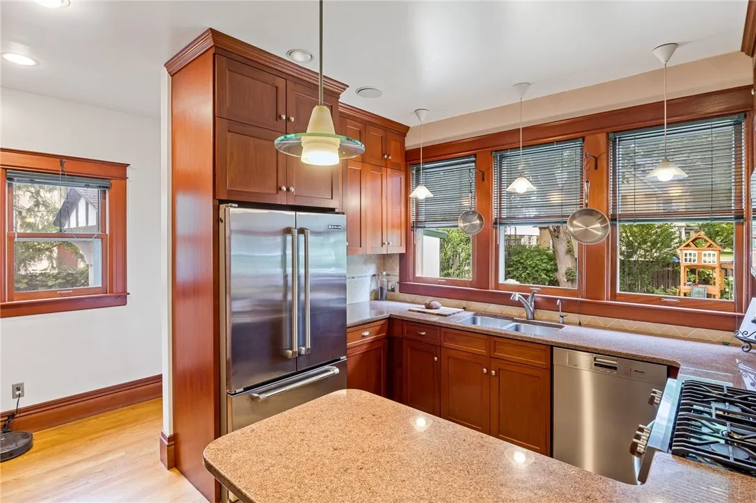 160 Brunswick Street, Rochester, New York 14607, Rochester, New York 14607, 5 Bedrooms Bedrooms, 10 Rooms Rooms,3 BathroomsBathrooms,Residential,For Sale,160 Brunswick Street, Rochester, New York 14607,R1618637