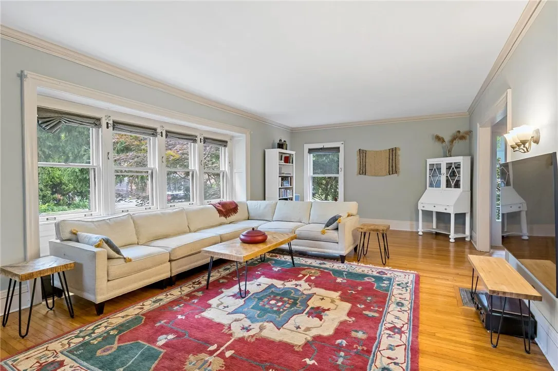 160 Brunswick Street, Rochester, New York 14607, Rochester, New York 14607, 5 Bedrooms Bedrooms, 10 Rooms Rooms,3 BathroomsBathrooms,Residential,For Sale,160 Brunswick Street, Rochester, New York 14607,R1618637