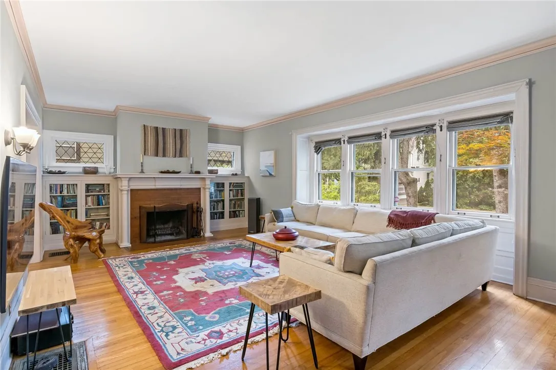 160 Brunswick Street, Rochester, New York 14607, Rochester, New York 14607, 5 Bedrooms Bedrooms, 10 Rooms Rooms,3 BathroomsBathrooms,Residential,For Sale,160 Brunswick Street, Rochester, New York 14607,R1618637