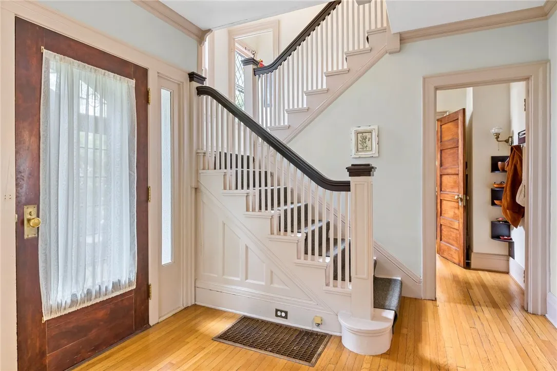 160 Brunswick Street, Rochester, New York 14607, Rochester, New York 14607, 5 Bedrooms Bedrooms, 10 Rooms Rooms,3 BathroomsBathrooms,Residential,For Sale,160 Brunswick Street, Rochester, New York 14607,R1618637