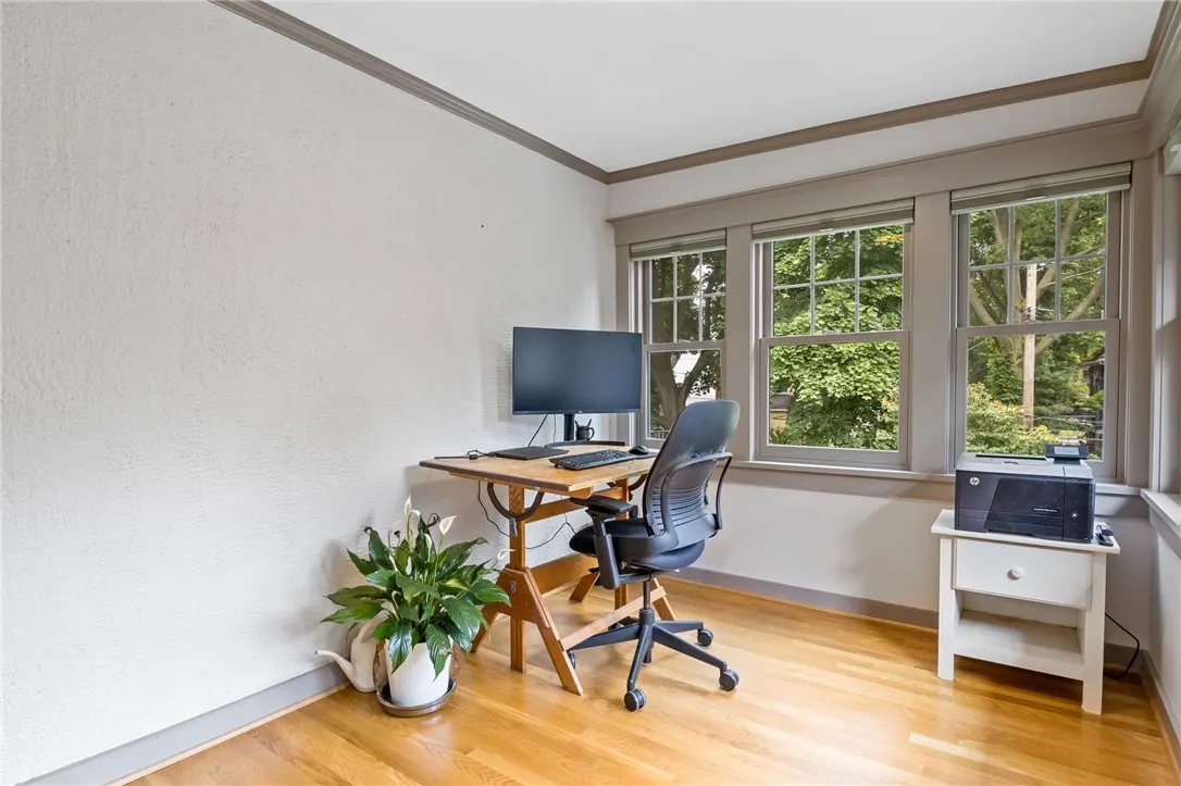 160 Brunswick Street, Rochester, New York 14607, Rochester, New York 14607, 5 Bedrooms Bedrooms, 10 Rooms Rooms,3 BathroomsBathrooms,Residential,For Sale,160 Brunswick Street, Rochester, New York 14607,R1618637