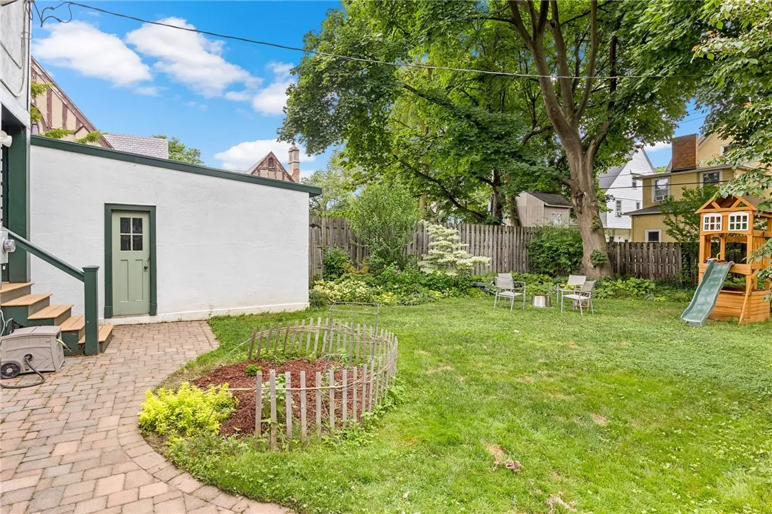 160 Brunswick Street, Rochester, New York 14607, Rochester, New York 14607, 5 Bedrooms Bedrooms, 10 Rooms Rooms,3 BathroomsBathrooms,Residential,For Sale,160 Brunswick Street, Rochester, New York 14607,R1618637