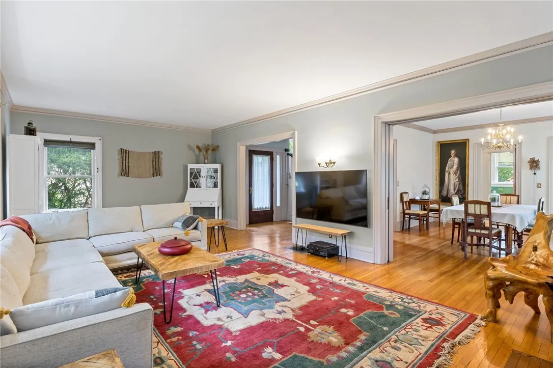 160 Brunswick Street, Rochester, New York 14607, Rochester, New York 14607, 5 Bedrooms Bedrooms, 10 Rooms Rooms,3 BathroomsBathrooms,Residential,For Sale,160 Brunswick Street, Rochester, New York 14607,R1618637